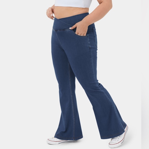 Halara Magic High Waisted, Crossover, Pocket, Flare Pants Plus Size - 1X - Picture 3 of 3